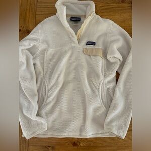 Women’s Patagonia 1/4 zip pullover.